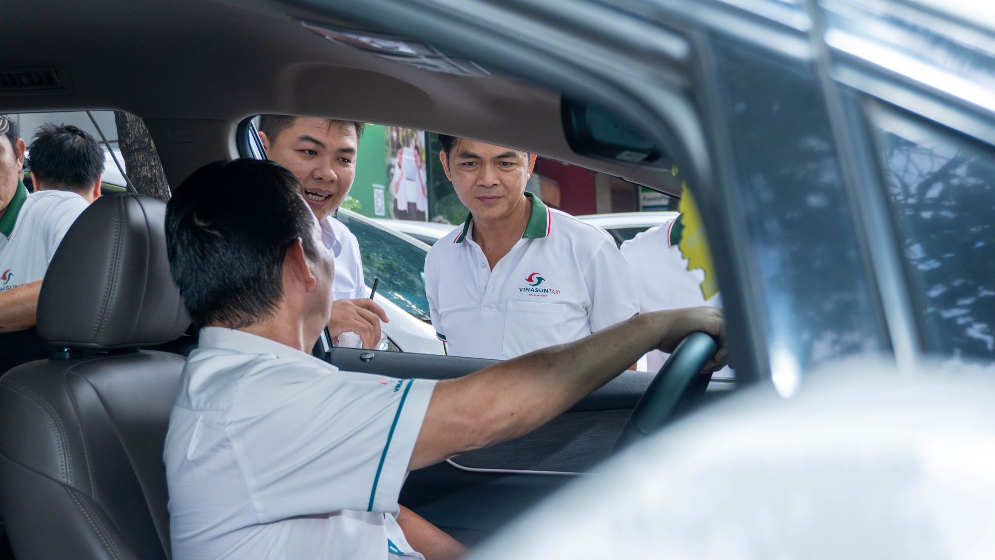 Từ tài xế xăng sang điện: đào tạo là bước ngoặt