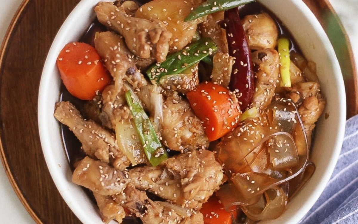 Bữa cơm ngày lễ với 5 món hải sản và thịt gà dễ làm