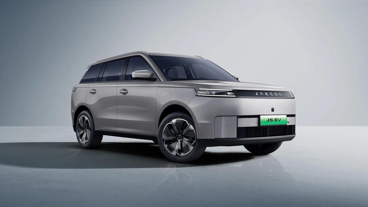 Thị trường ô tô tháng 8: Hybrid, EV và EREV cùng bùng nổ