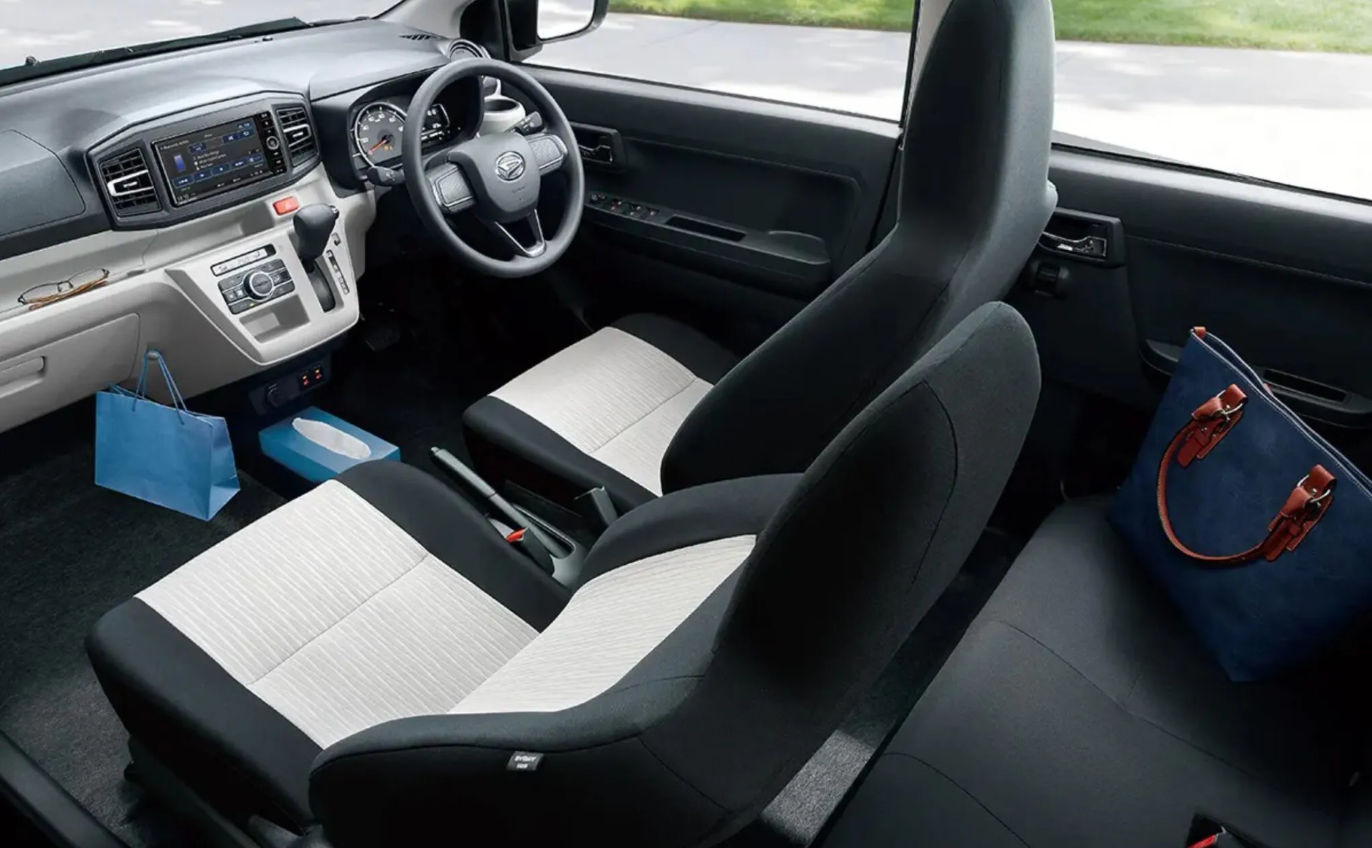Daihatsu Mira e:S – xe mini giá rẻ tiết kiệm xăng, đầy công nghệ an toàn