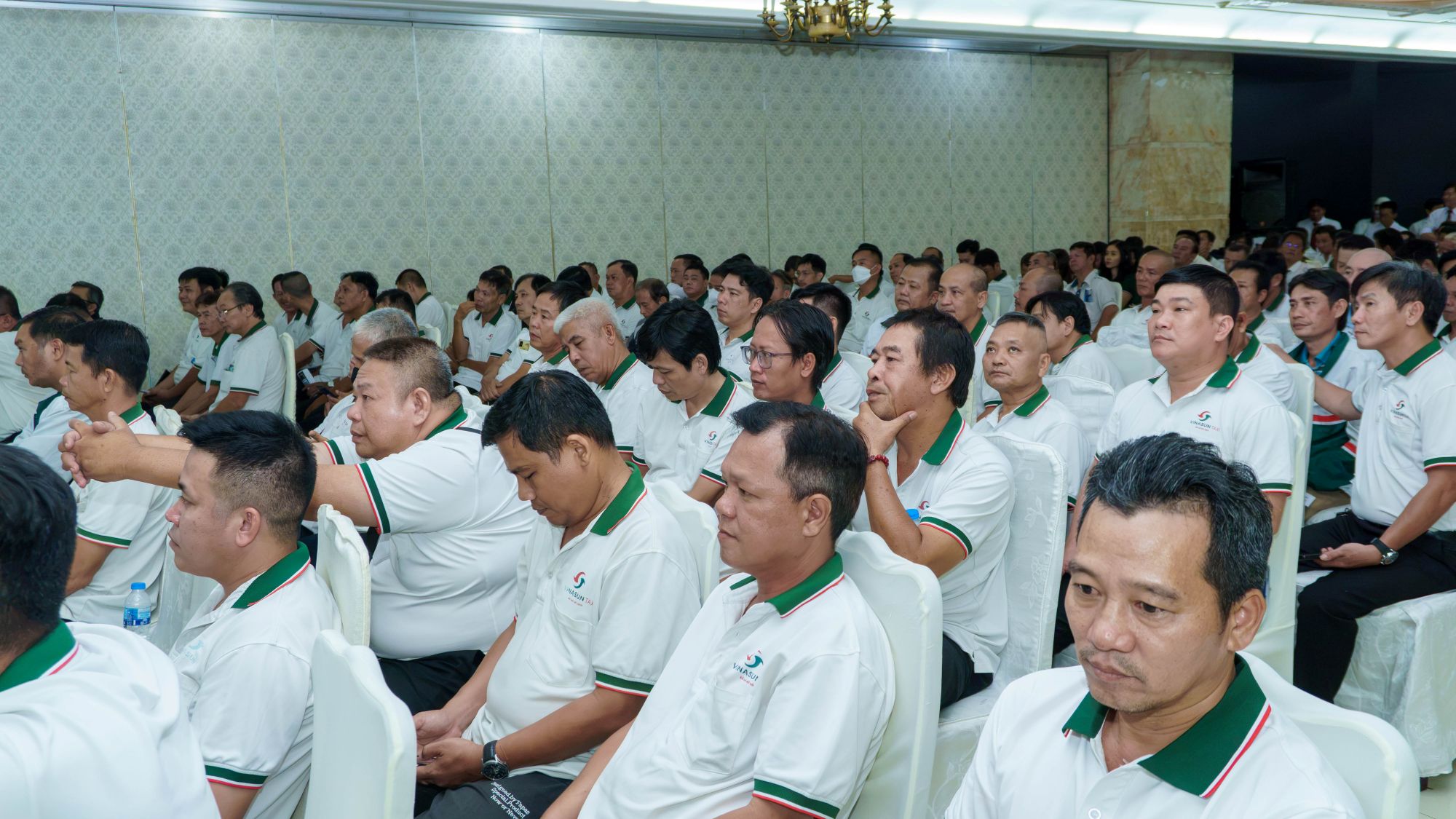 Từ tài xế xăng sang điện: đào tạo là bước ngoặt