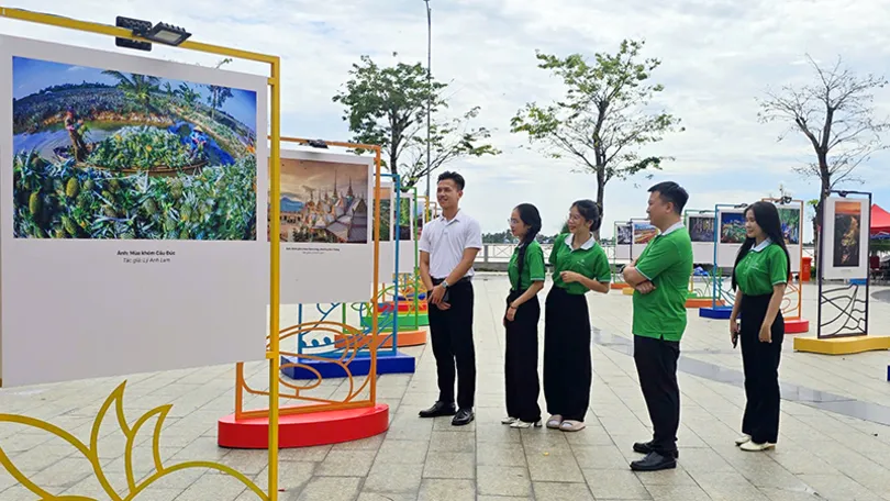 Từ biển đảo đến chợ nổi: nhiếp ảnh đang viết lại ký ức văn hóa Việt