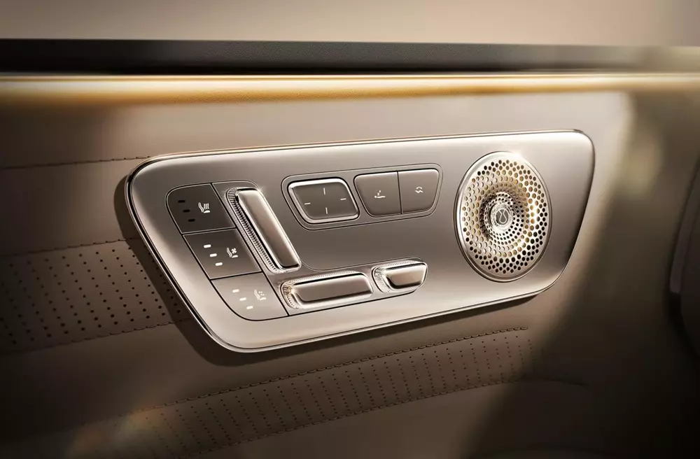 BYD Sealion 08 và Denza N8: màn hình khổng lồ, tầm gần 1000 km