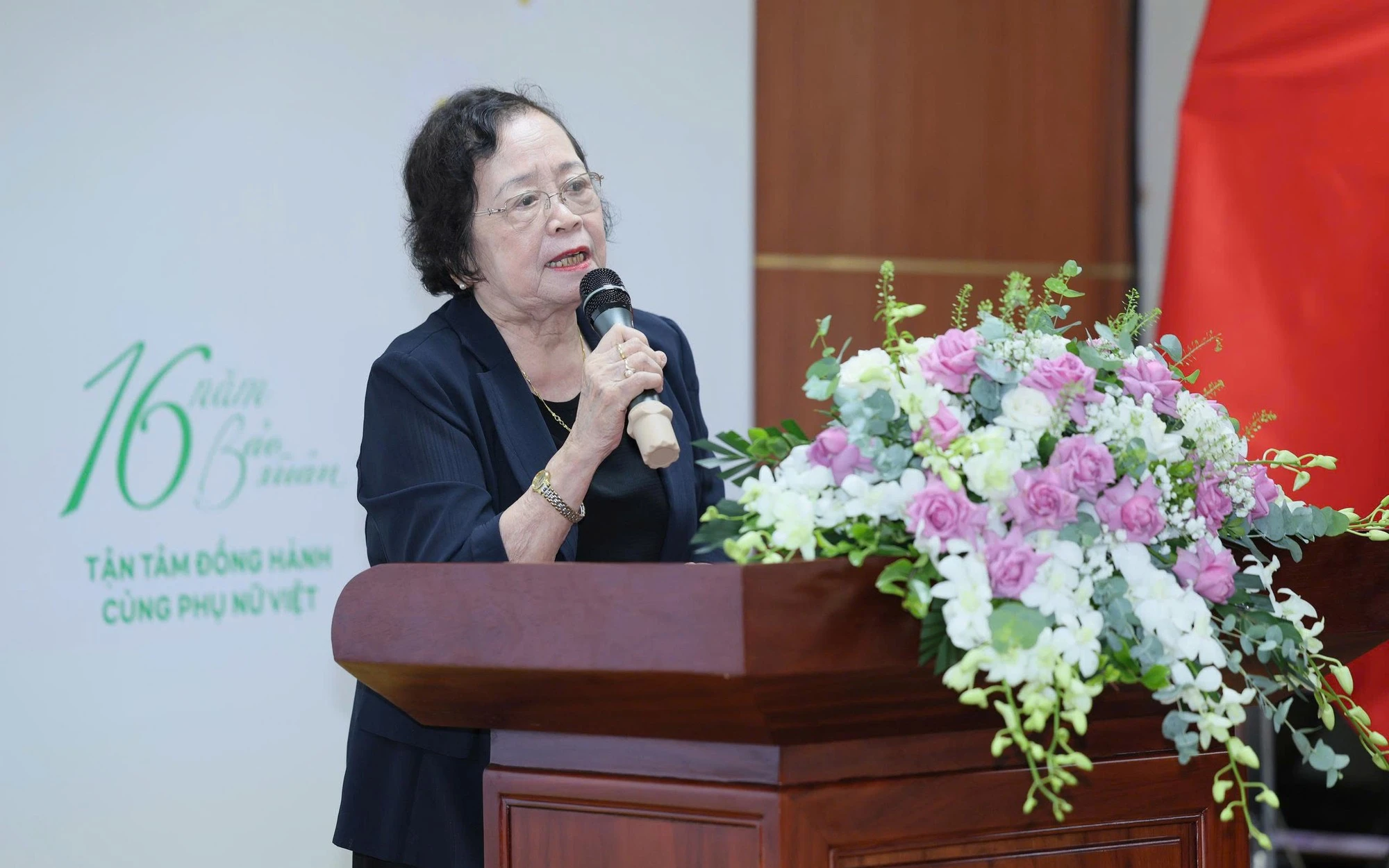 Chăm sóc sức khỏe phụ nữ tiền mãn kinh và mãn kinh: bước chuyển cần chủ động