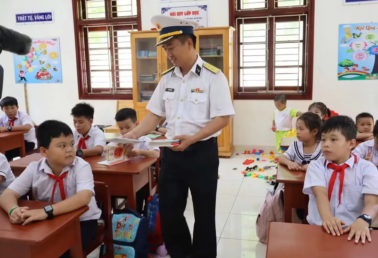 Khánh Hòa chi 78,6 tỷ phát sách giáo khoa miễn phí: Quyết định đúng nhưng cần làm chặt