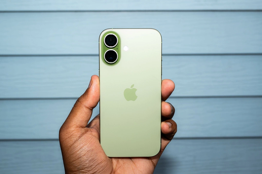 iPhone 17 giảm giá 23-24 triệu: Có nên mua trước khi iPhone 18 ra mắt?