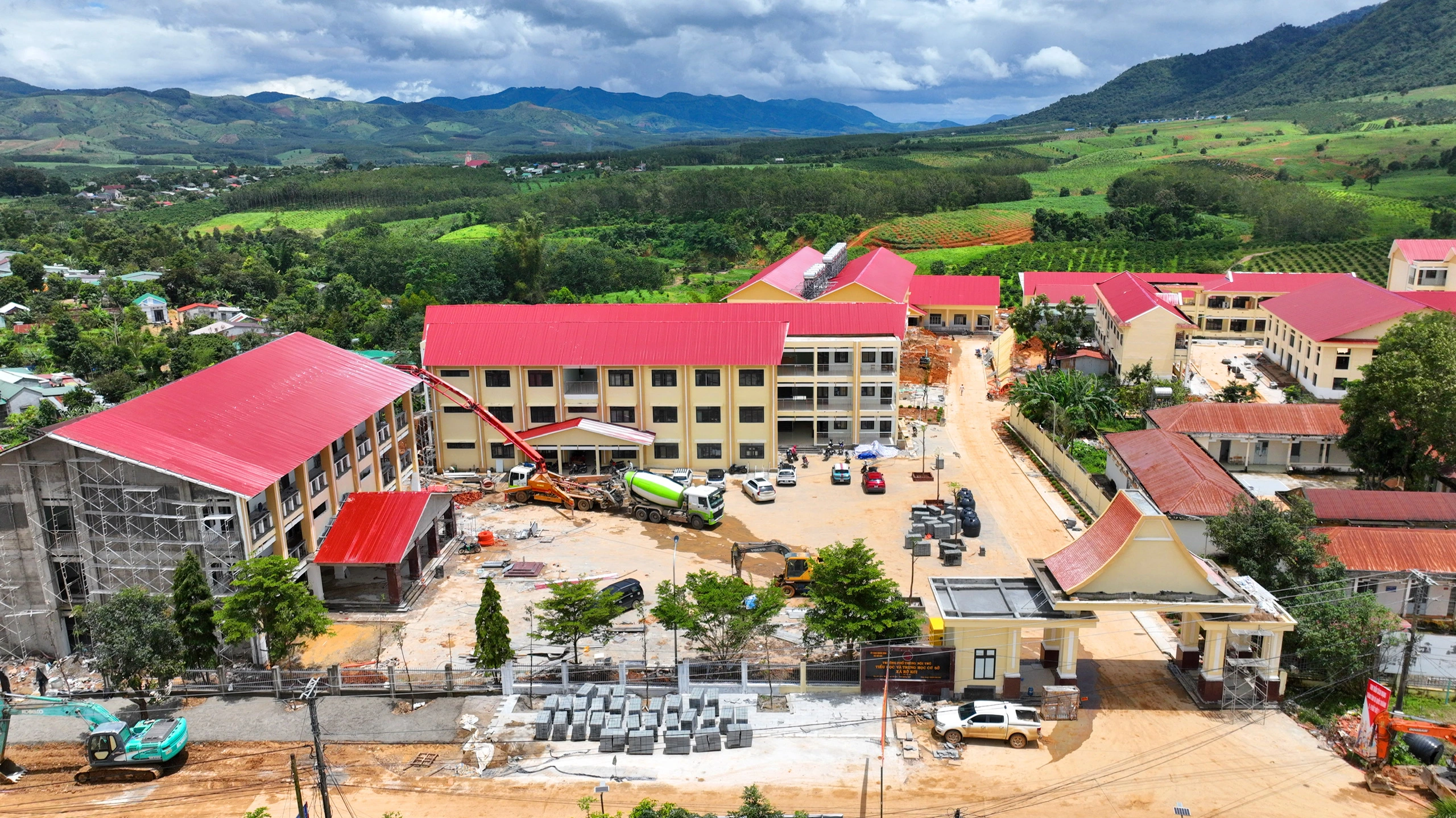 Trường nội trú vùng biên: Bước ngoặt cho học sinh vùng khó khăn