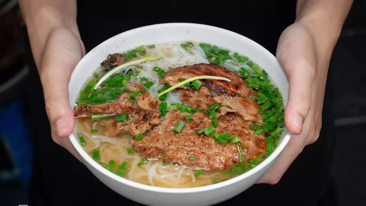 5 quán bún chả huyền thoại Hà Nội nên ăn ít nhất một lần