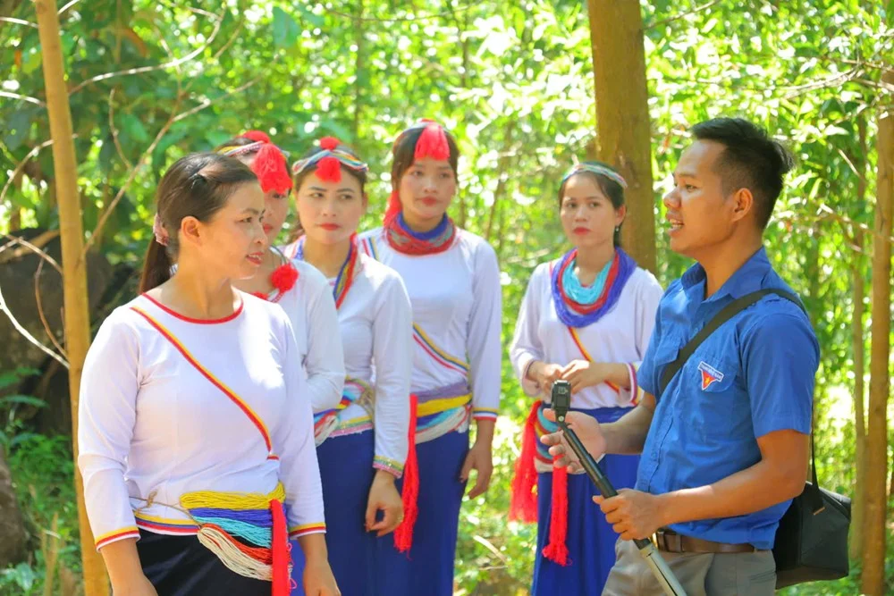 Cộng đồng quê kể chuyện qua ống kính số