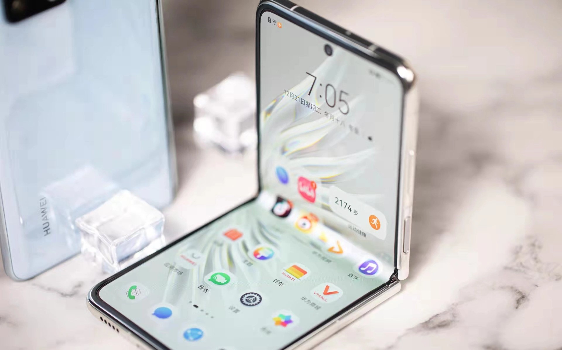 Điện thoại gập nào đáng mua nhất hiện nay