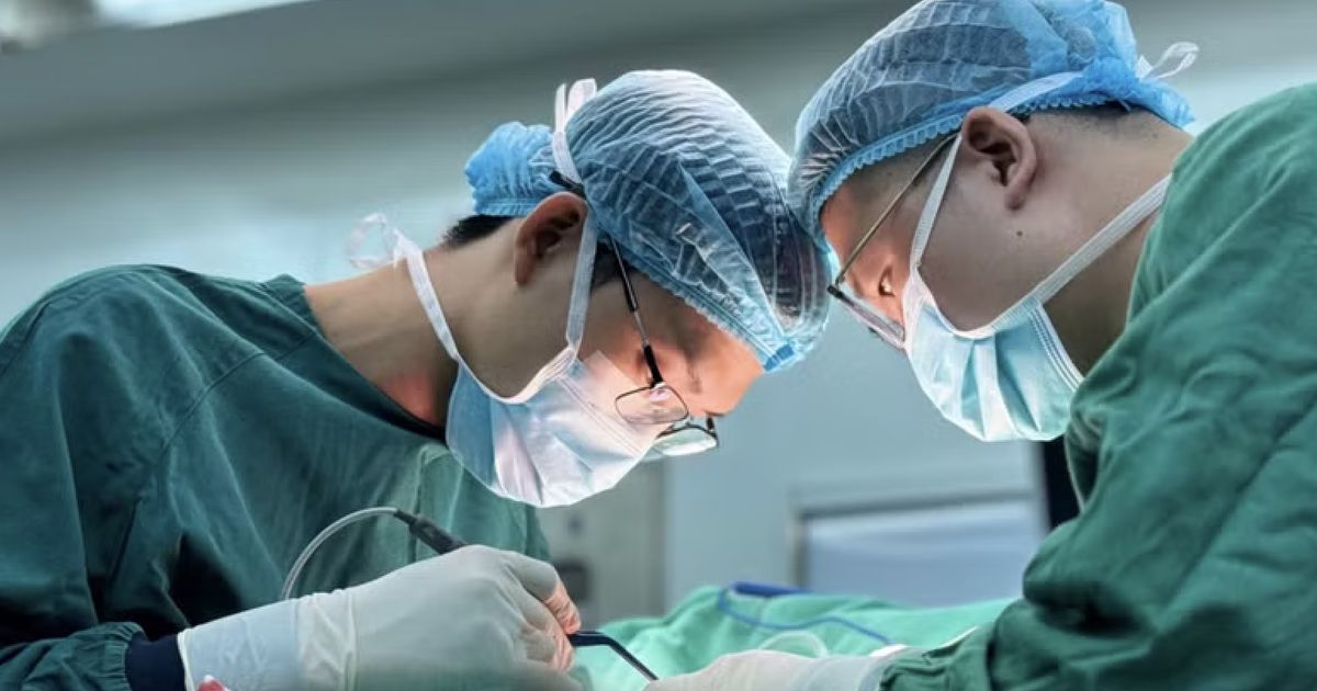 Vi khuẩn NTM sau nâng ngực: Khi tháo túi vẫn không dừng chảy dịch