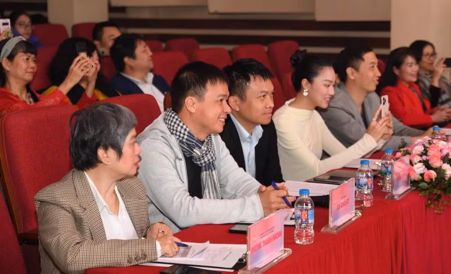 Hồn Việt qua Ống kính: Ánh sáng dẫn đường thế hệ trẻ nhiếp ảnh