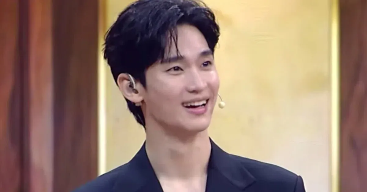 Kim Soo Hyun tái xuất mạnh mẽ qua các lễ trao giải quốc tế