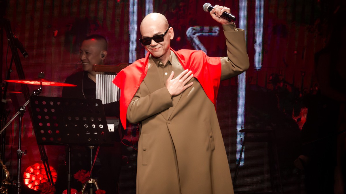 Phan Đinh Tùng biến concert một đêm thành series YouTube dài hạn