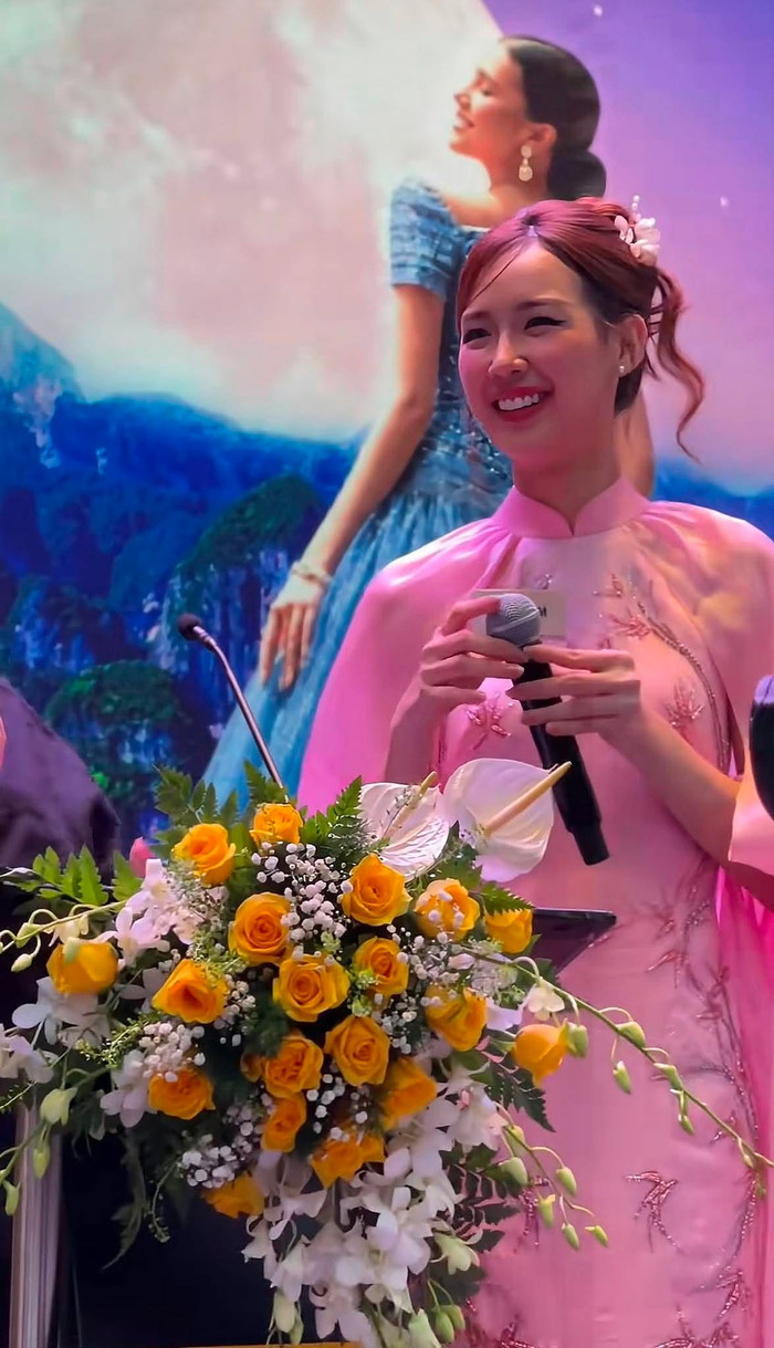 Bảo Ngọc đấu giá váy tại Miss World: Thời trang như cầu nối nhân ái