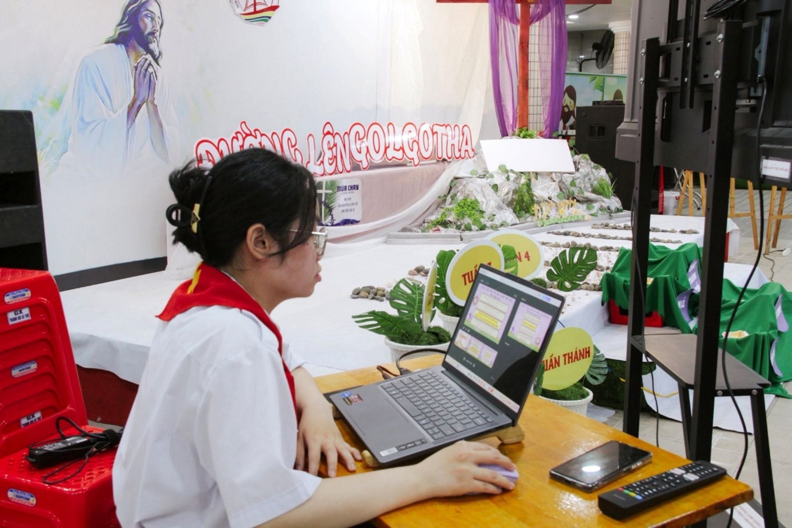 AI giảm 30-60% thời gian soạn bài có đủ lý do để cắt biên chế giáo viên?