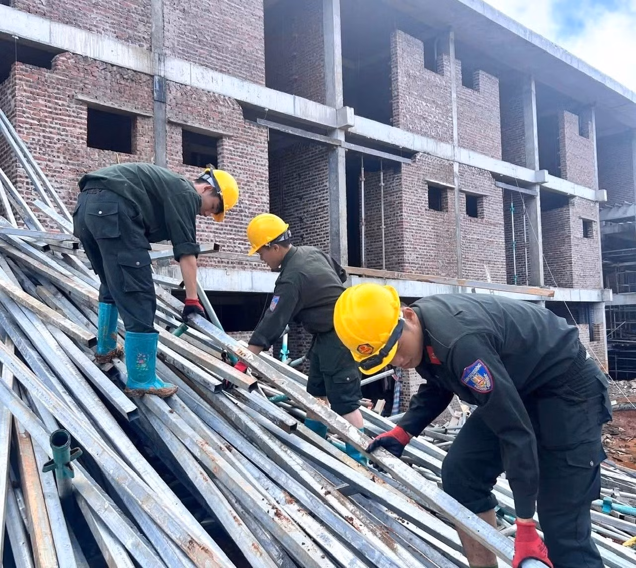 Những ngôi trường hiện đại nơi biên giới: cơ hội đổi đời cho học sinh