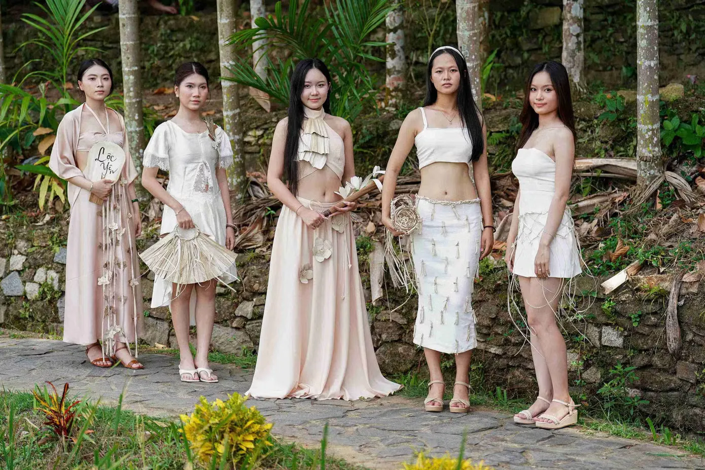 Từ mo cau đến thổ cẩm: Di sản thủ công bước vào sàn diễn cao cấp