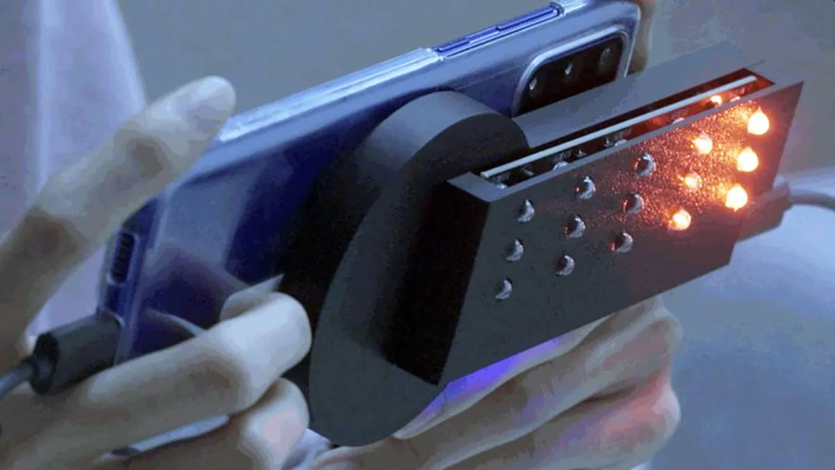 Phát hiện camera quay lén trong vài giây bằng AI, LED và smartphone