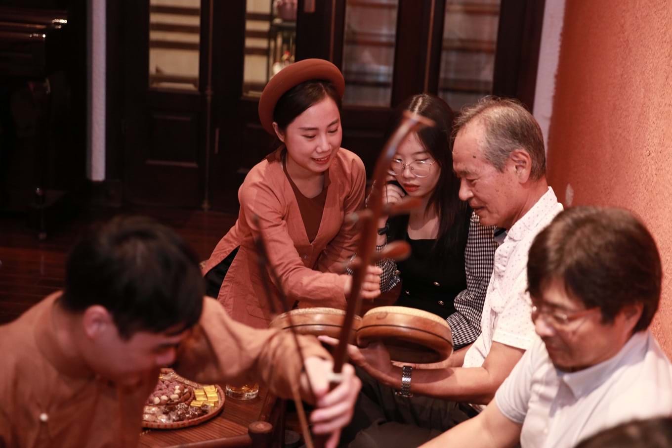 Thế hệ trẻ gìn giữ âm nhạc truyền thống: từ chùa Khmer đến buôn làng