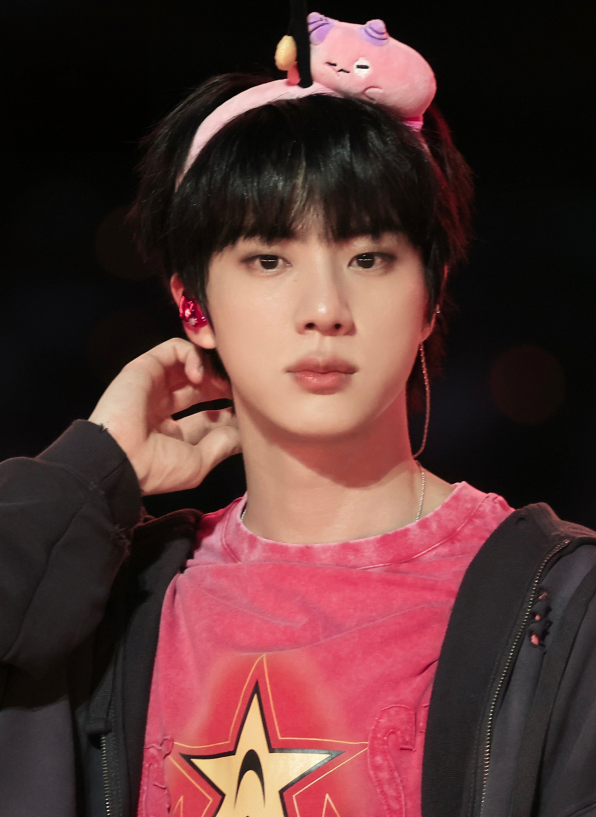 BTS Jin và hiện tượng ‘Vua bán hết’ tại concert Chicago
