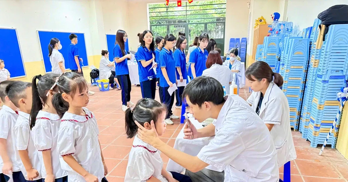Thăm khám sức khỏe trước khai giảng: lá chắn mới của trường học