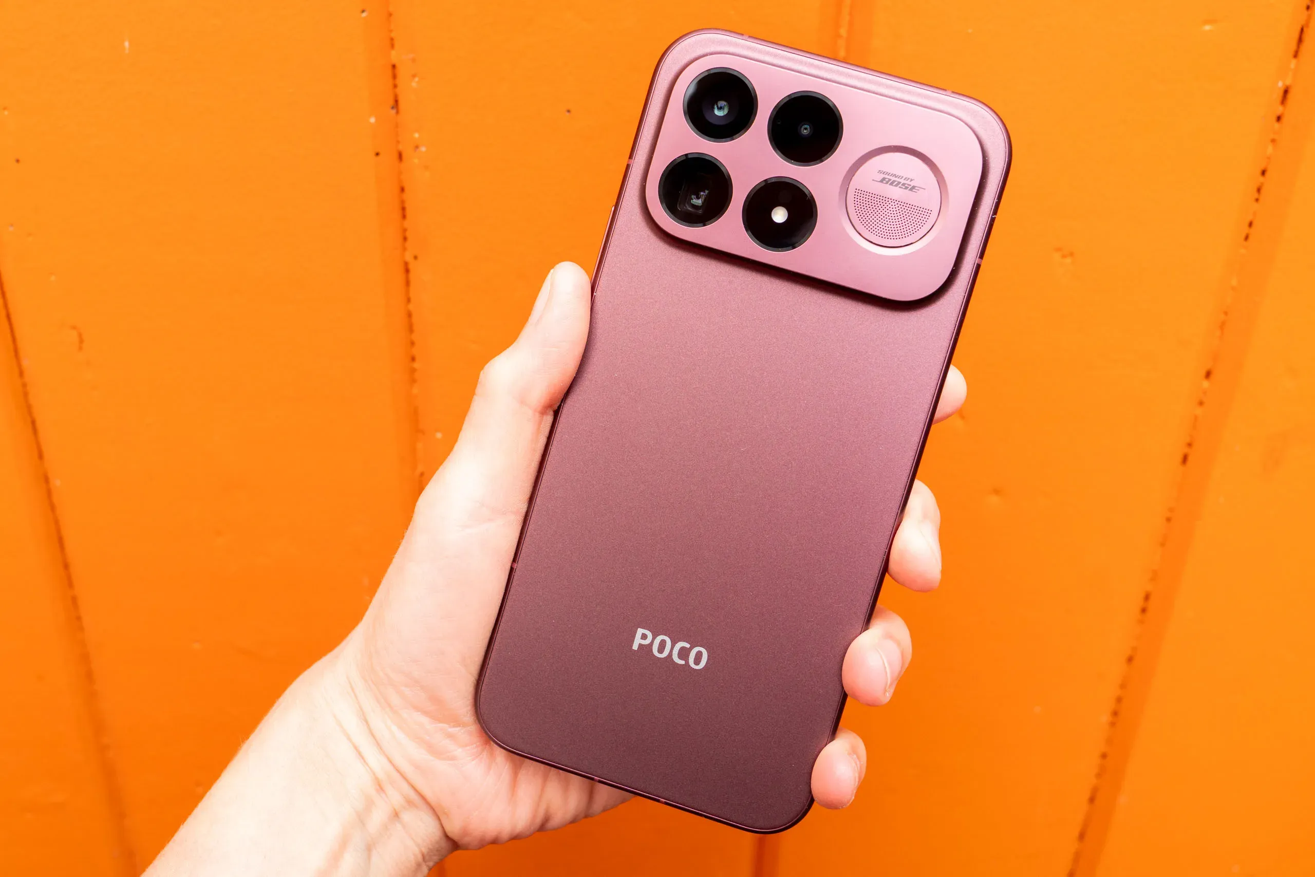 POCO F9 Ultra: flagship giá rẻ có đủ sức thay thế S24 Ultra?