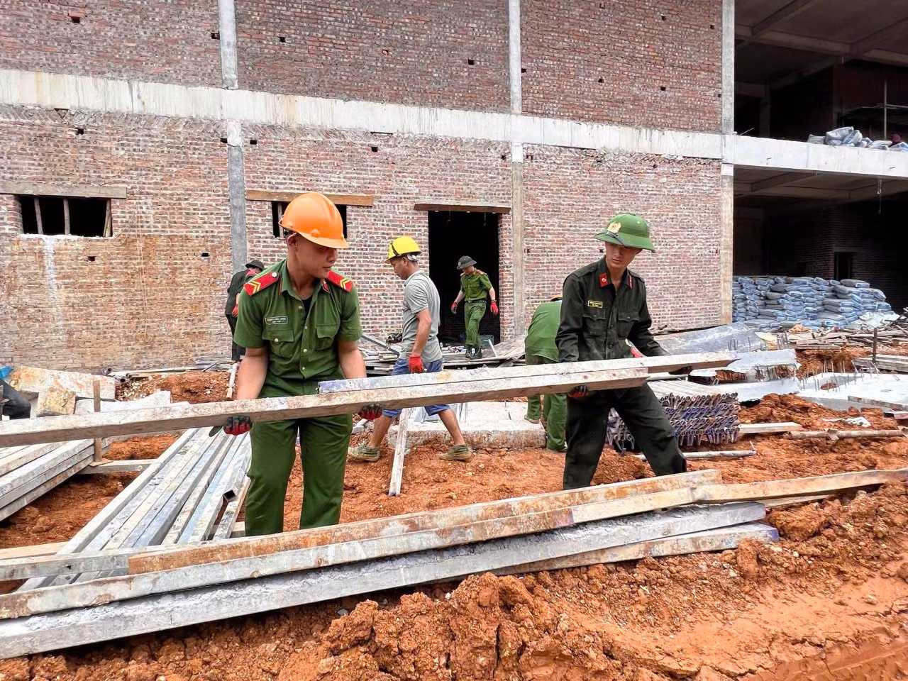 Những ngôi trường hiện đại nơi biên giới: cơ hội đổi đời cho học sinh