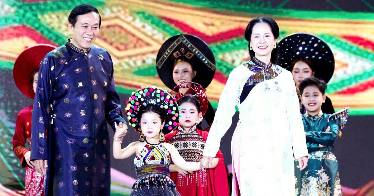 Mẫu nhí Tường Vy: Đại sứ thổ cẩm trẻ kể chuyện di sản