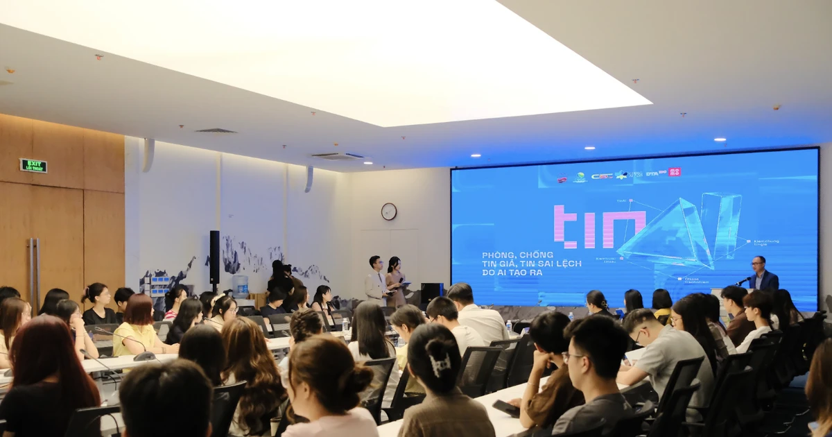 Sinh viên học cách phòng vệ trước tin giả và deepfake trong kỷ nguyên AI
