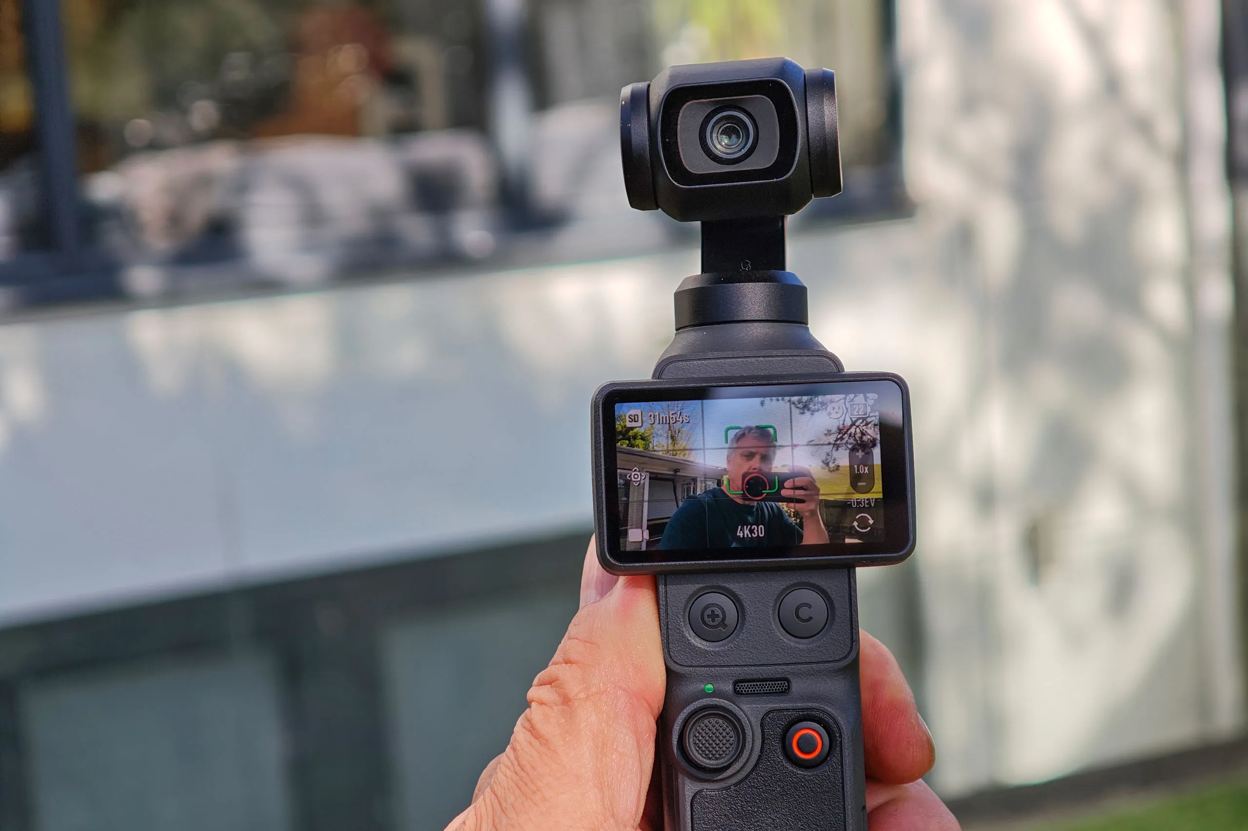 Máy Quay Vlogging Tốt Nhất: Chọn GoPro, DJI Hay Insta360 Cho YouTube TikTok