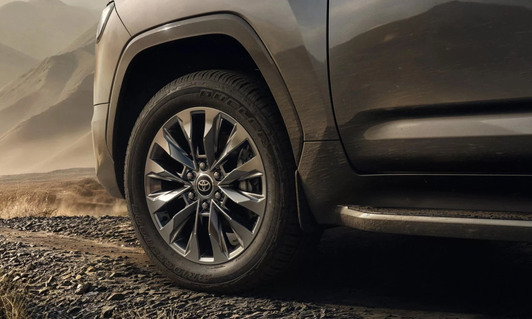 Land Cruiser 300 hybrid 457 mã lực: cú rẽ chiến lược của SUV địa hình