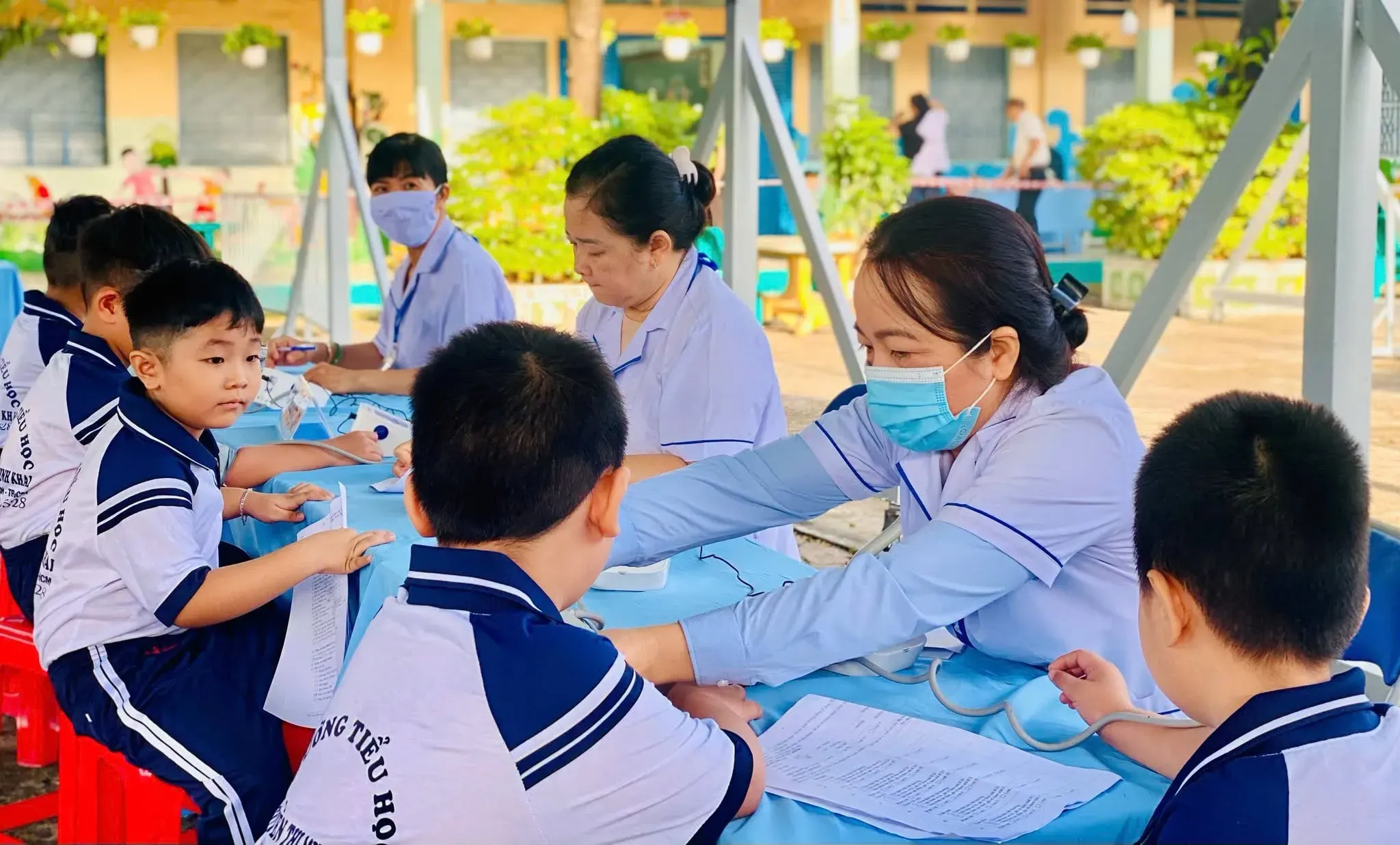 Khám sức khỏe miễn phí cho học sinh và người lao động: Đầu tư nhỏ, lợi ích lớn