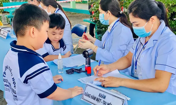 Khám sức khỏe miễn phí cho học sinh và người lao động: Đầu tư nhỏ, lợi ích lớn