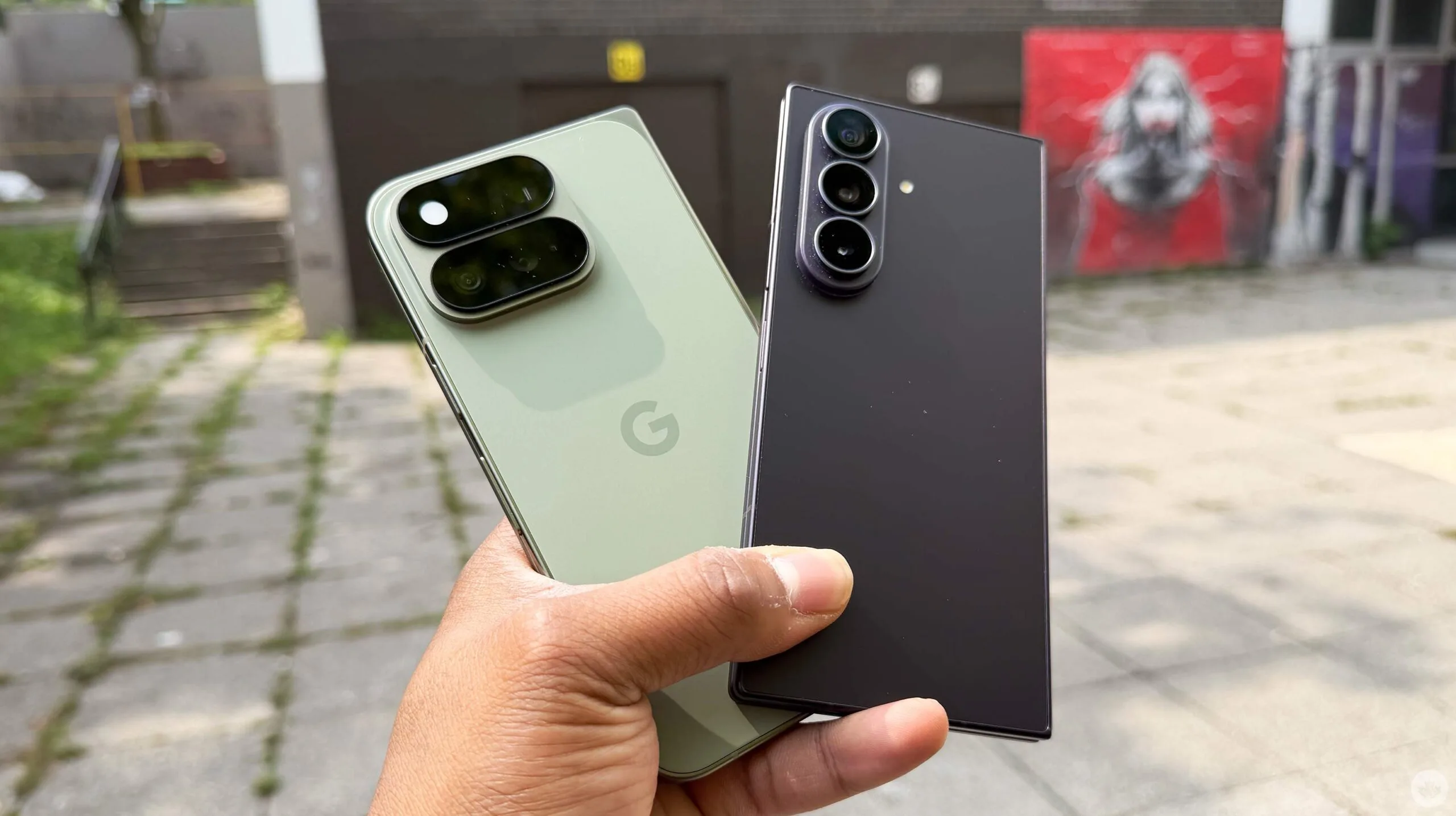 Galaxy Z Fold 8 Ultra hay Pixel 11 Pro Fold: Chọn điện thoại gập Android nào?
