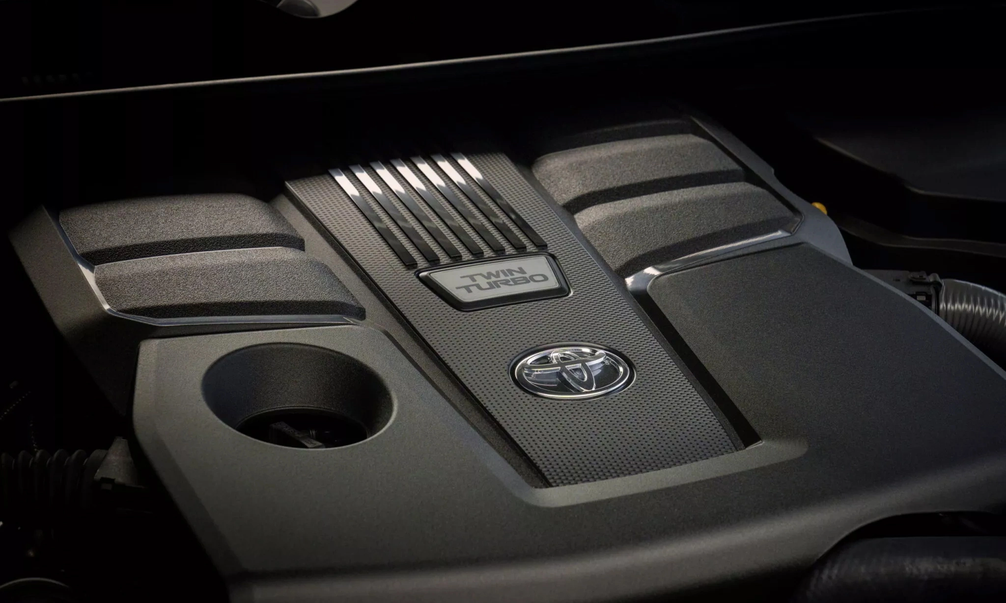 Land Cruiser 300 hybrid 457 mã lực: cú rẽ chiến lược của SUV địa hình