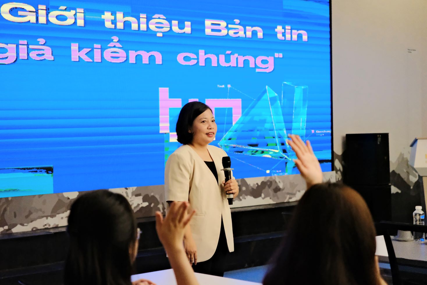 Sinh viên học cách phòng vệ trước tin giả và deepfake trong kỷ nguyên AI