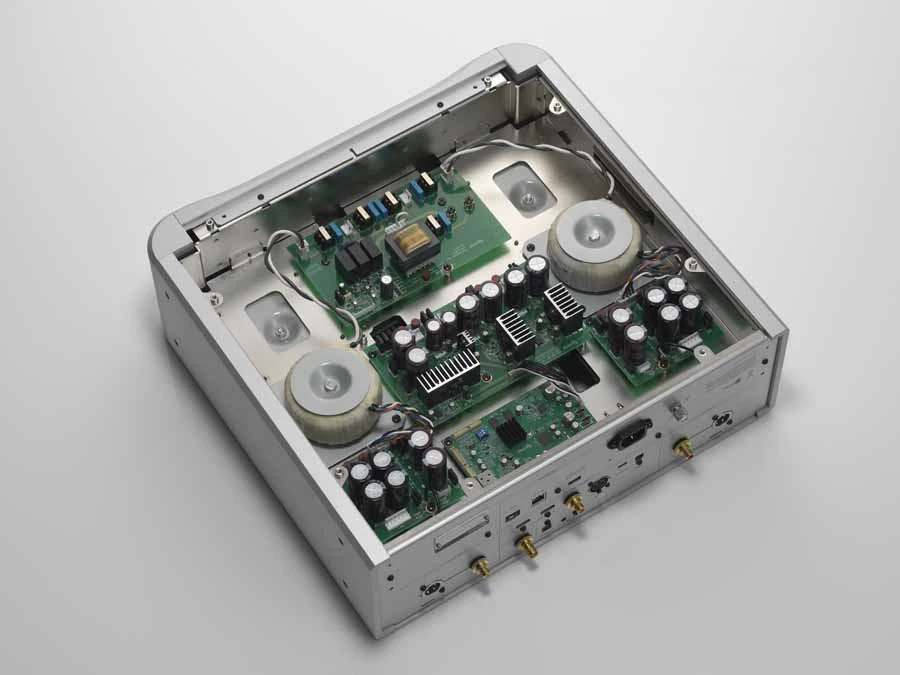 Accuphase DP-470 vs Esoteric N-01XE: chọn đầu đọc CD hay network DAC?