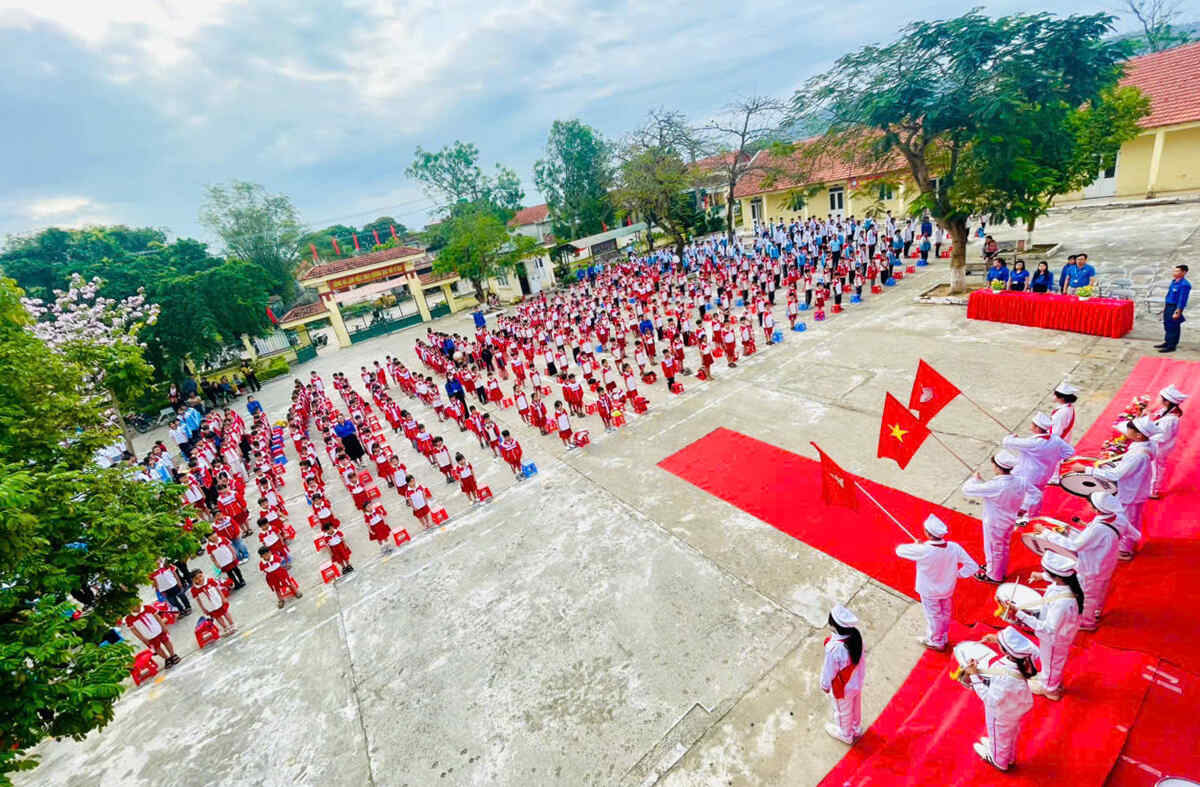Những giáo viên bền bỉ dạy học trên đảo xa
