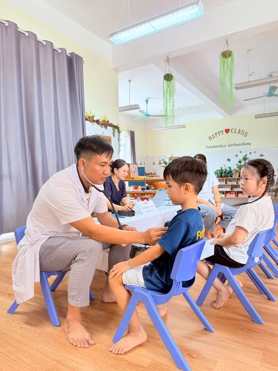 Thăm khám sức khỏe trước khai giảng: lá chắn mới của trường học