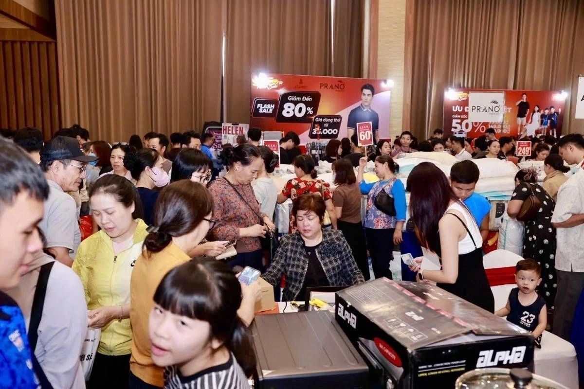 Buôn Ma Thuột Mega Sale và làn sóng hàng hiệu dễ tiếp cận