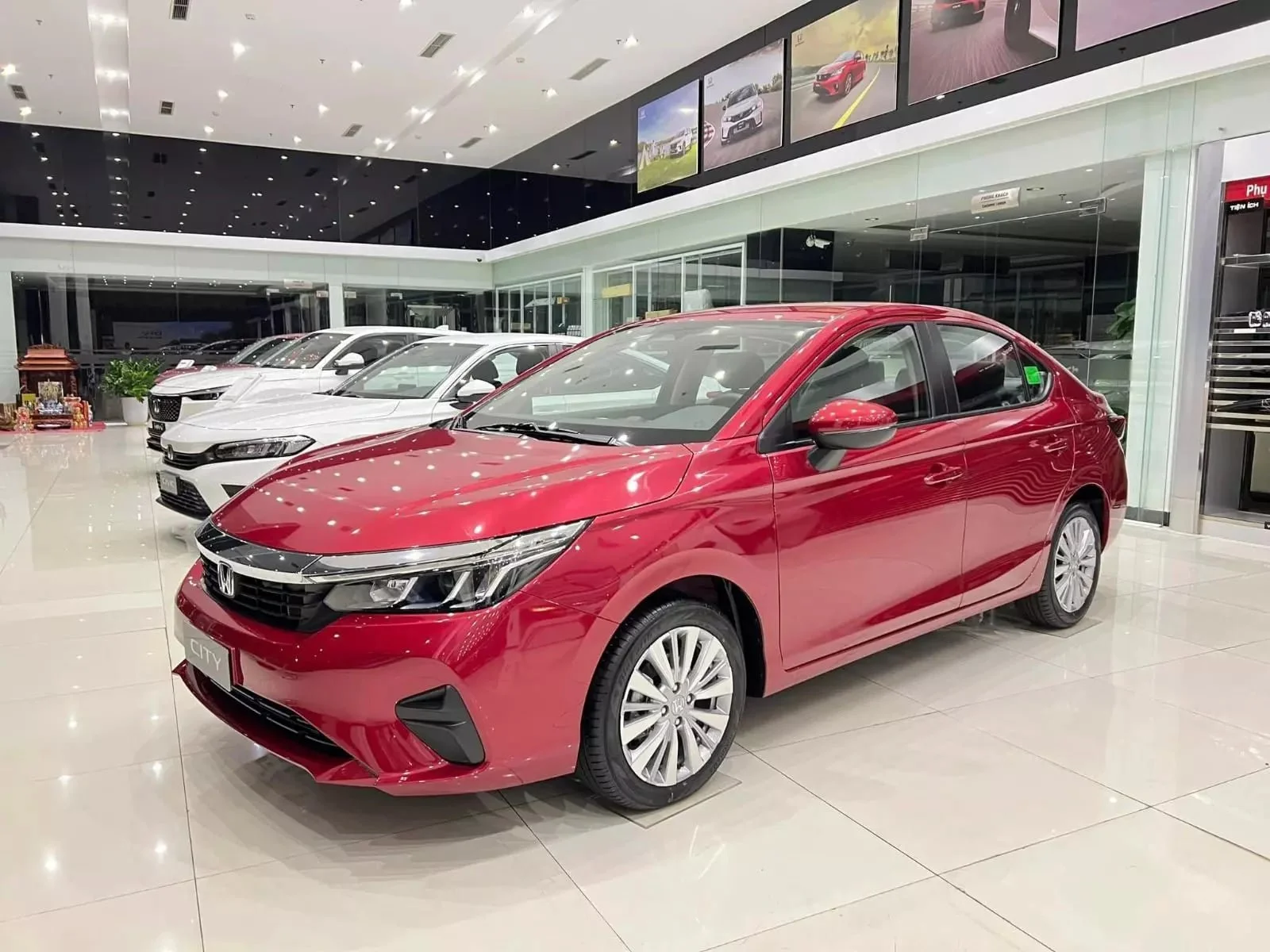 Sedan hạng B dưới 600 triệu: Giá rẻ đang dẫn dắt quyết định mua xe?