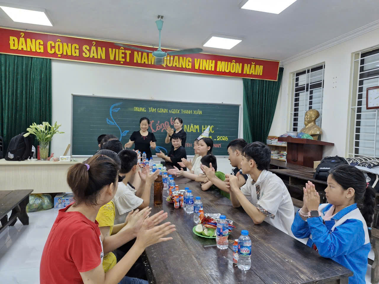 Những giáo viên tình thương và hành trình gieo chữ cho trẻ khuyết tật
