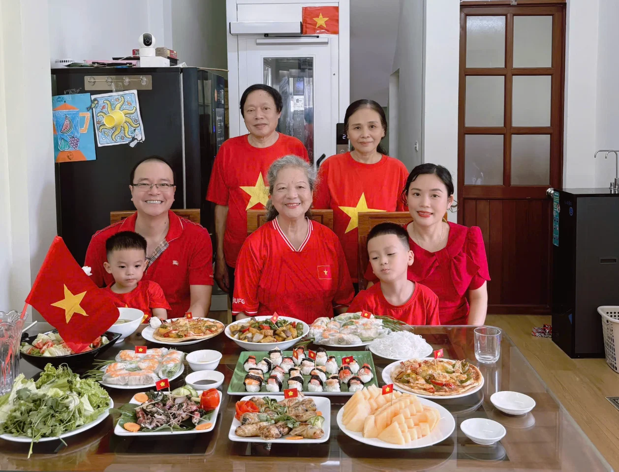 Mâm cơm lễ đơn giản mà sang trọng từ bếp sao Việt