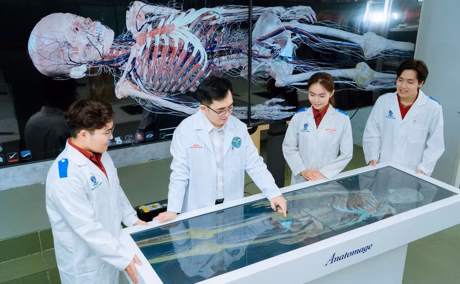 Từ phòng thí nghiệm đến phòng họp: tiến sĩ khoa học Việt Nam đang định nghĩa lại vai trò lãnh đạo