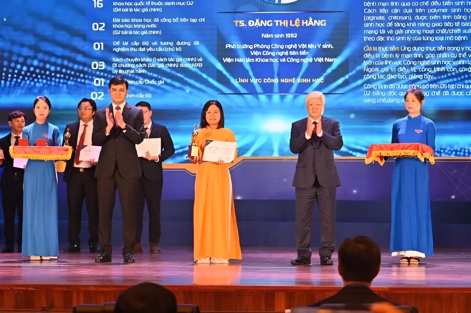 Từ lớp chuyên đến phòng thí nghiệm: ba hành trình STEM của phụ nữ Việt Nam