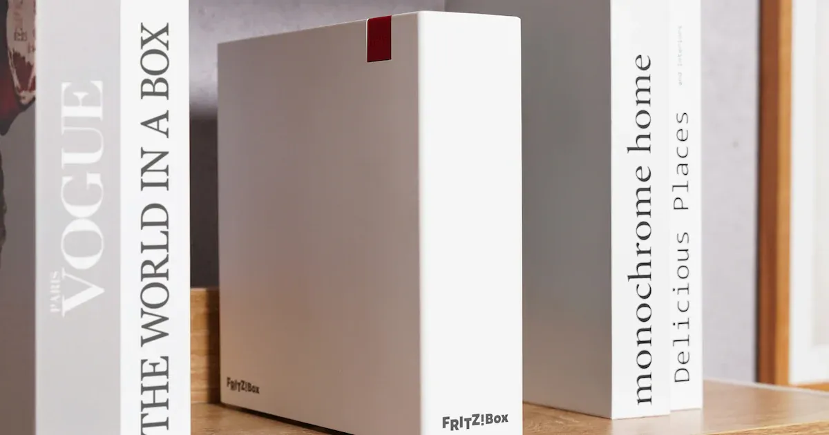 Fritz!Box 7-90: Router tối giản đủ đẹp để đặt trên kệ sách