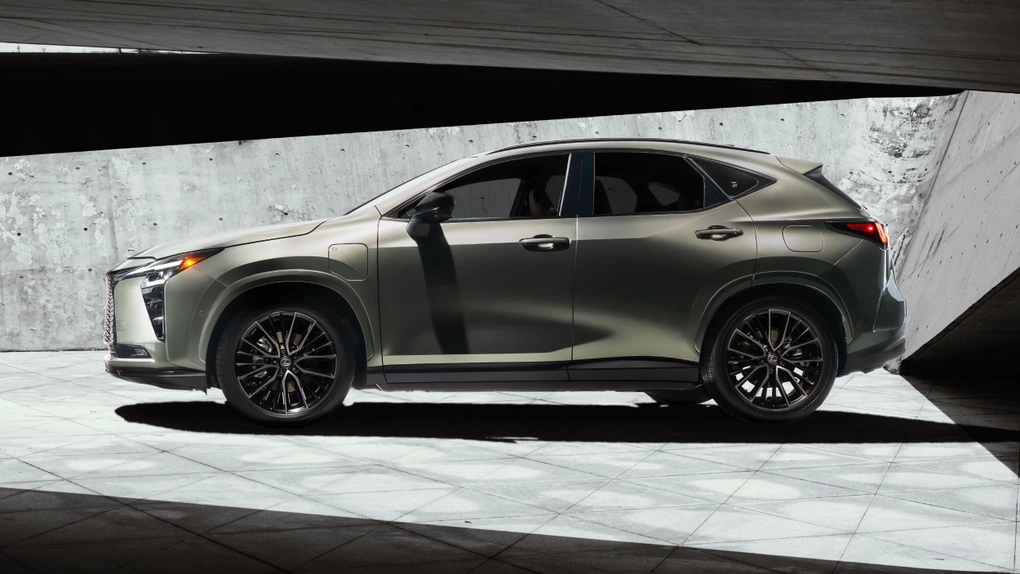 Lexus NX facelift: Nội thất lột xác, hybrid nâng cấp có đáng tiền?