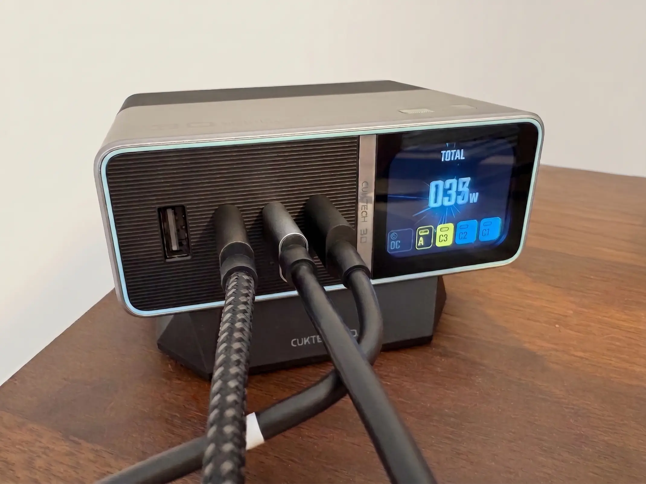 Trạm sạc đa cổng cho bàn làm việc sáng tạo: Anker 70W và Cuktech 300W