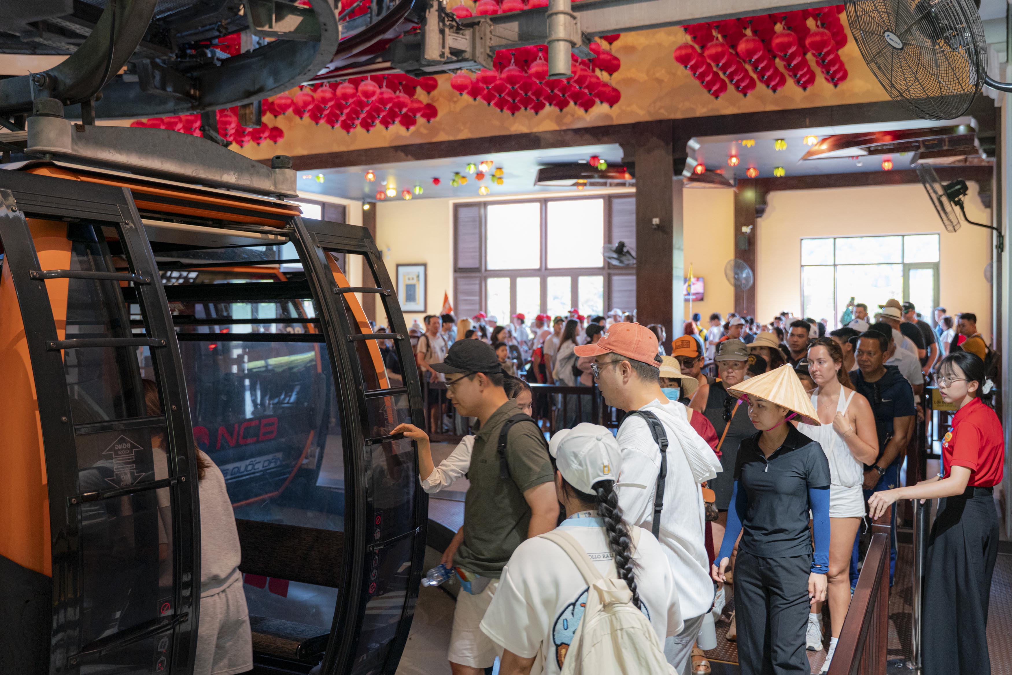 Cầu Vàng Bà Nà: điểm hẹn Quốc khánh của giới trẻ mê check-in